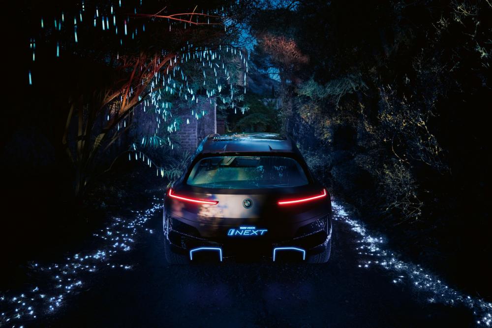 BMW Vision iNext có nhiều chi tiết màu xanh dương