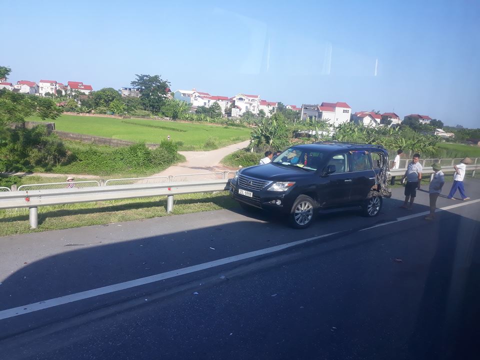 Vụ tai nạn khiến 1 chiến sỹ CSGT bị thương nặng Vụ tai nạn khiến 1 chiến sỹ CSGT bị thương nặng