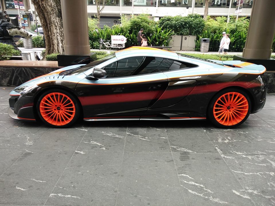 Ngoại thất siêu xe hàng hiếm McLaren 675LT của Hoàng tử Malaysia còn có nhiều chi tiết màu cam làm điểm nhấn