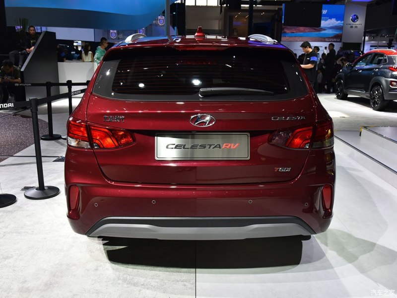 Tương tự phiên bản sedan, Hyundai Celesta Wagon cũng có giá bèo