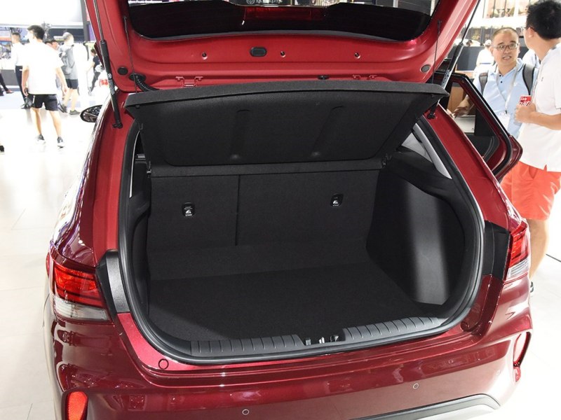 Khoang hành lý rộng rãi của Hyundai Celesta Wagon