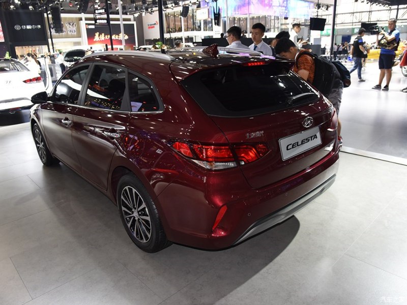 Thiết kế phía sau của Hyundai Celesta Wagon