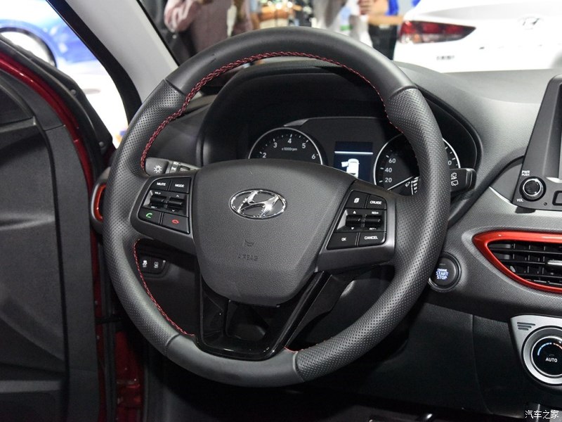 Vô lăng đa chức năng 3 chấu của Hyundai Celesta Wagon