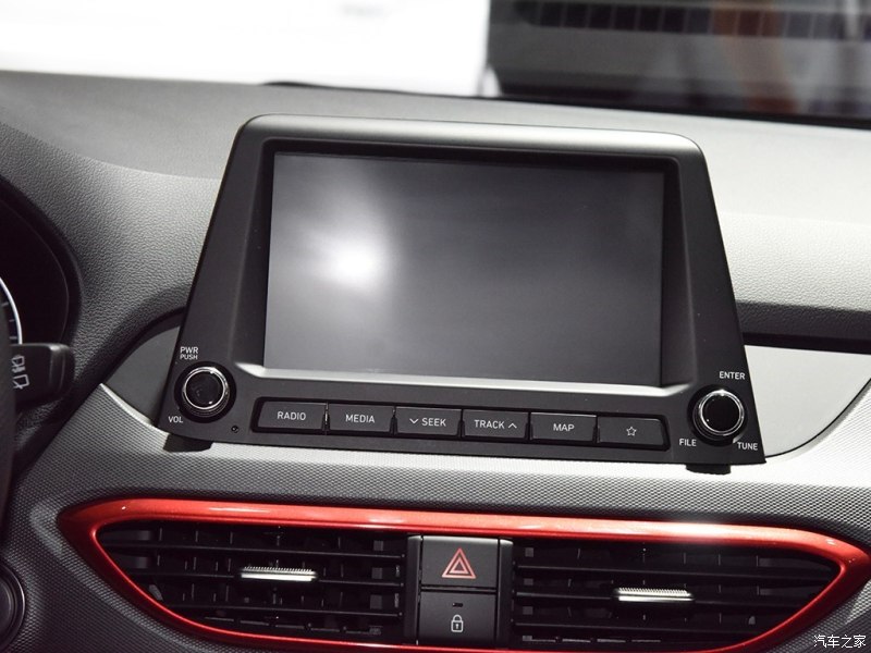 Màn hình thông tin giải trí 8 inch của Hyundai Celesta Wagon