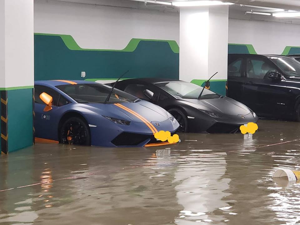 Hình ảnh 2 chiếc Lamborghini Huracan bị nước lũ bao vây tại hầm đỗ xe khi cơn bão Mangkhut đổ bộ vào Hồng Kông ngày 16/9 vừa qua