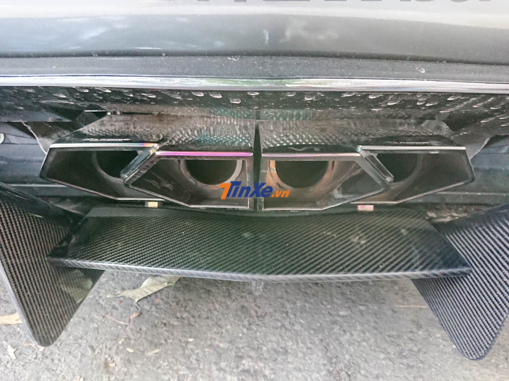 Bộ body kit của Lamborghini Aventador Limited Edition 50 đều từ sợi carbon Bộ body kit của Lamborghini Aventador Limited Edition 50 đều từ sợi carbon