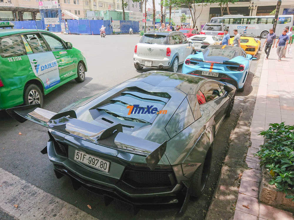 Ngoại thất siêu xe Lamborghini Aventador LP700-4 lột xác hoàn toàn qua bản độ Limited Edition 50 của Liberty Walk Ngoại thất siêu xe Lamborghini Aventador LP700-4 lột xác hoàn toàn qua bản độ Limited Edition 50 của Liberty Walk