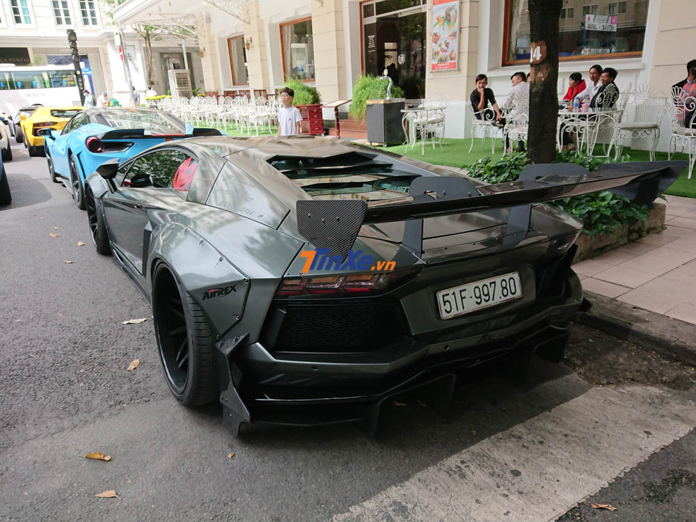 Chủ nhân của chiếc siêu xe độ Lamborghini Aventador Limited Edition 50 độc nhất Việt Nam đã bỏ ra không dưới 3 tỷ đồng để thực hiện gói độ Liberty Walk bản giới hạn này Chủ nhân của chiếc siêu xe độ Lamborghini Aventador Limited Edition 50 độc nhất Việt Nam đã bỏ ra không dưới 3 tỷ đồng để thực hiện gói độ Liberty Walk bản giới hạn này