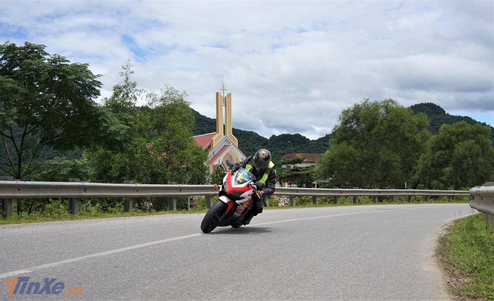 Đổ đèo và vào cua là một trong những kĩ năng cần rèn luyện