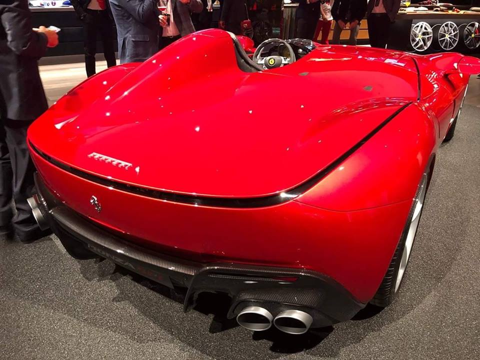 Phần đuôi xe hoàn toàn mới của Ferrari Monza SP1