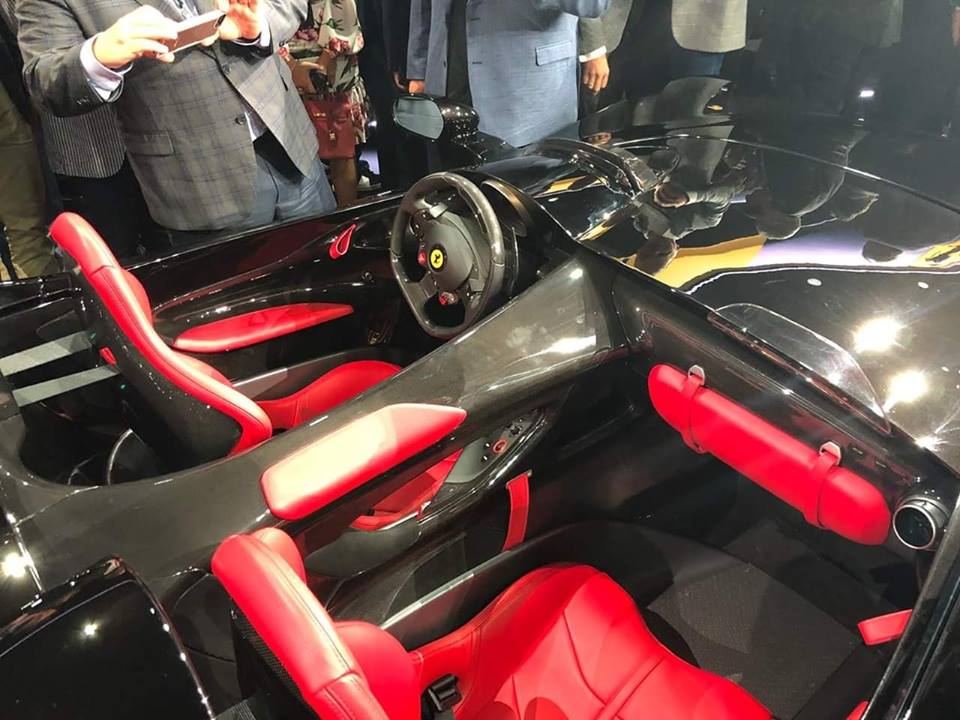 Ferrari Monza SP2 có 2 chỗ ngồi ngăn cách với nhau