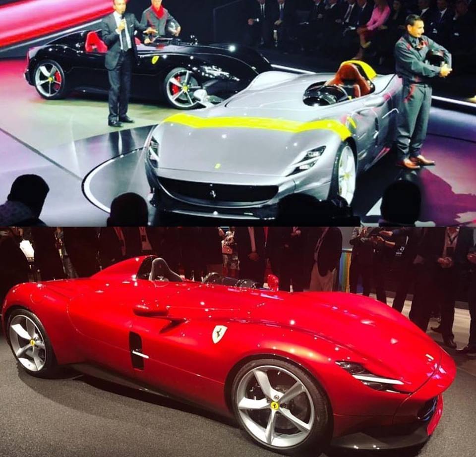 2 chiếc Ferrari Monza SP1 màu khác nhau xuất hiện trong sự kiện ra mắt