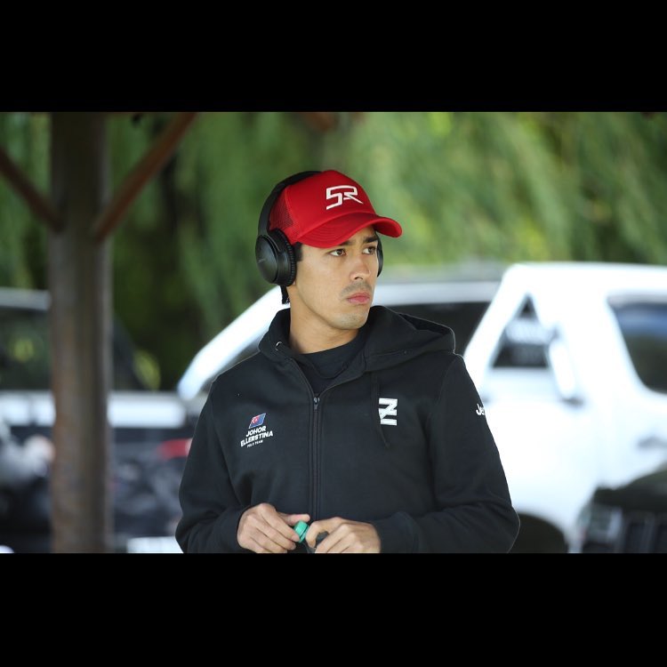 Tunku Abdul Rahman có tên hiệu là Tunku Panglima Johor và năm nay chỉ mới 25 tuổi