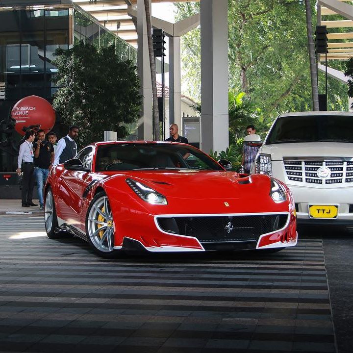 Cận cảnh chiếc Ferrari F12tdf của Tunku Abdul Rahman