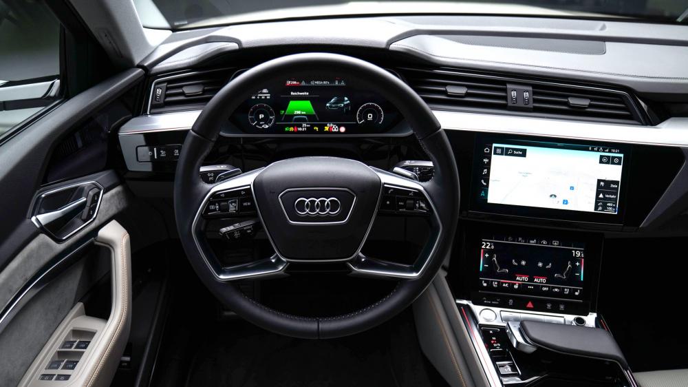 Đánh giá nhanh SUV điện Audi e-tron: hiện đại nhưng không “hại điện”