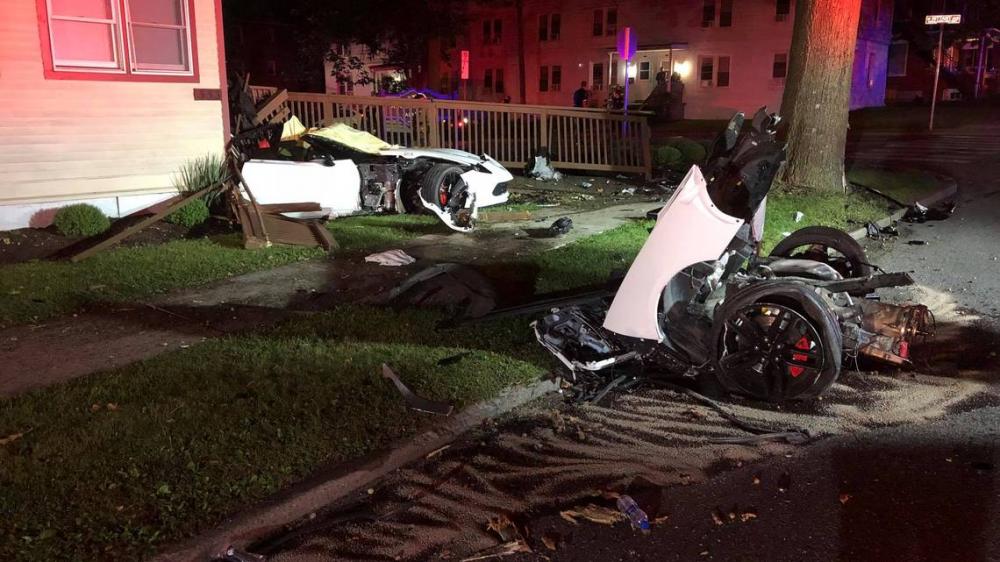 Hiện trường vụ tai nạn kinh hoàng liên quan đến chiếc Chevrolet Corvette