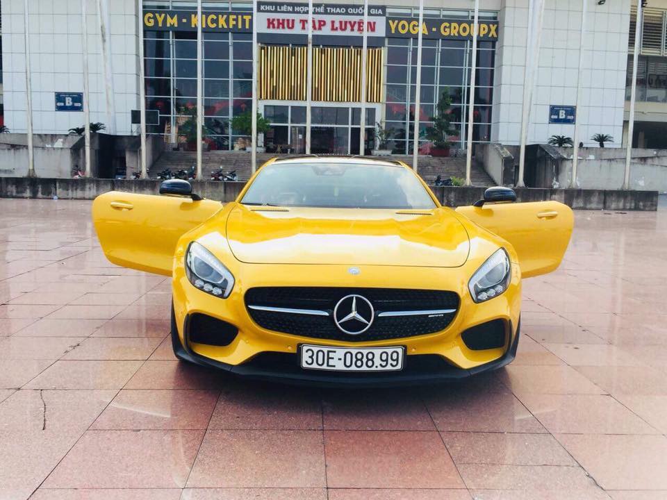 Mercedes-AMG GT S Edition 1 màu vàng rực này thuộc diện phân phối chính hãng