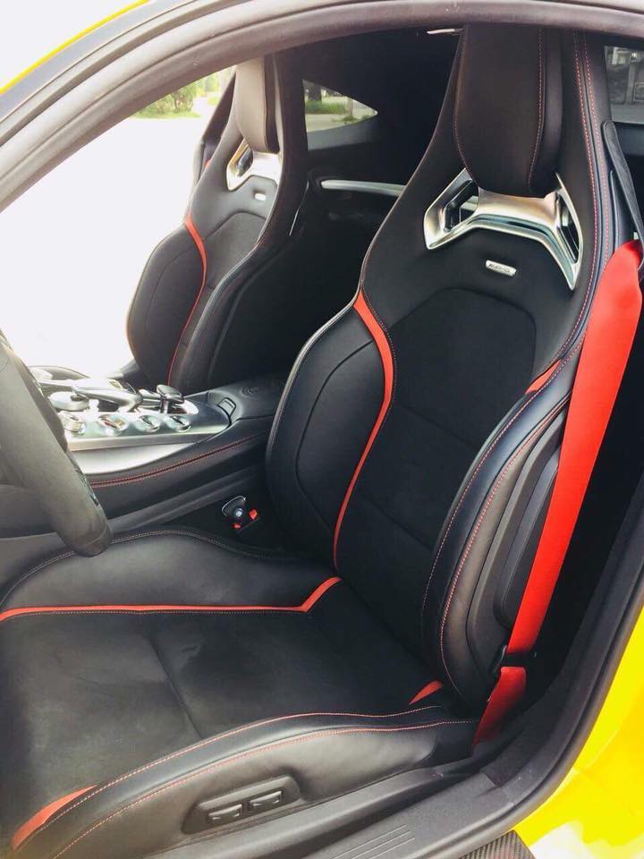 Nội thất siêu xe Mercedes-AMG GT S Edition 1 màu vàng độc nhất Việt Nam