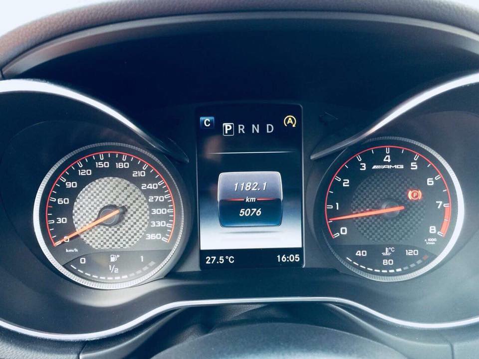 Siêu xe Mercedes-AMG GT S Edition 1 màu vàng hiện đã lăn bánh được quãng đường dài 5.076 km