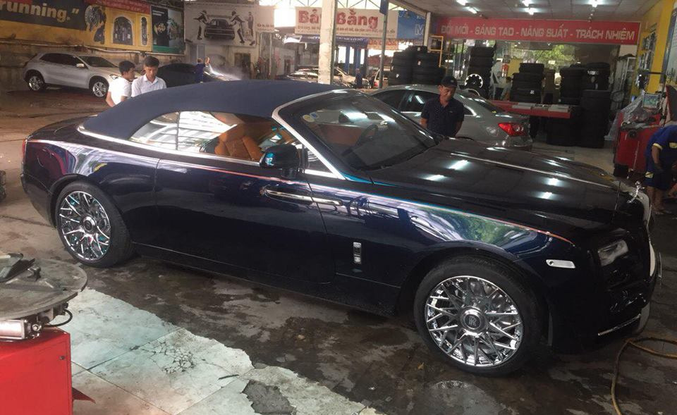 Rolls-Royce Dawn có một không hai tại Việt Nam được chủ nhân độ mâm kịch độc Rolls-Royce Dawn có một không hai tại Việt Nam được chủ nhân độ mâm kịch độc
