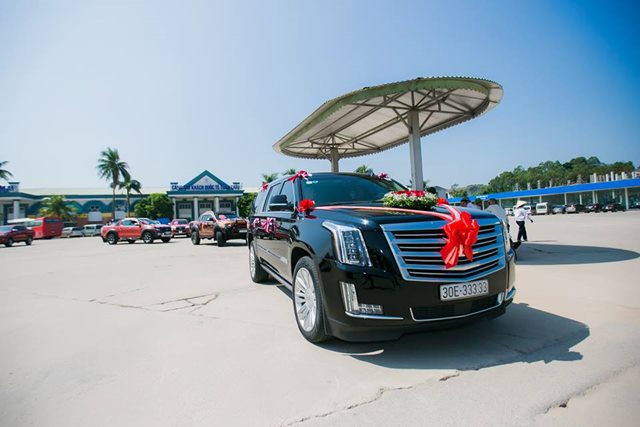 Khủng long Cadillac Escalade biển ngũ quý 3 dẫn đầu đoàn xe bán tải rước dâu tại Hải Phòng