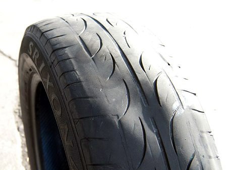 Những dấu hiệu nhận biết cần thay lốp ô tô