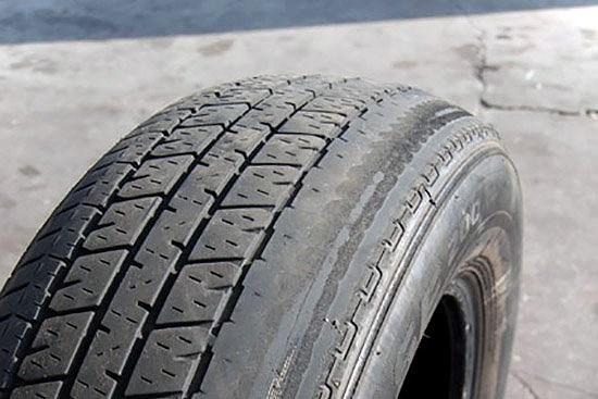 Những dấu hiệu nhận biết cần thay lốp ô tô