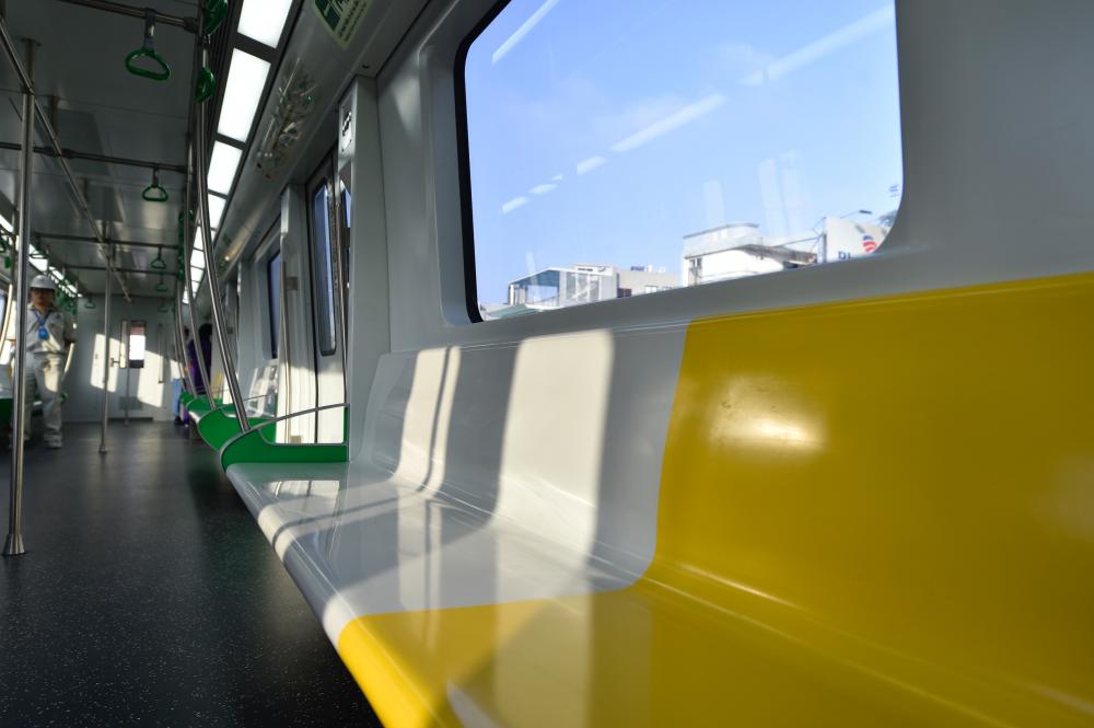 Nội thất bên trong toa tàu. Nội thất bên trong toa tàu.