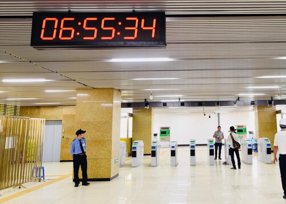 Cận cảnh tàu chạy trên đường sắt Cát Linh - Hà Đông Cận cảnh tàu chạy trên đường sắt Cát Linh - Hà Đông