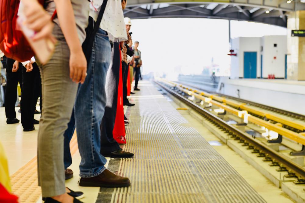 Cận cảnh tàu chạy trên đường sắt Cát Linh - Hà Đông Cận cảnh tàu chạy trên đường sắt Cát Linh - Hà Đông