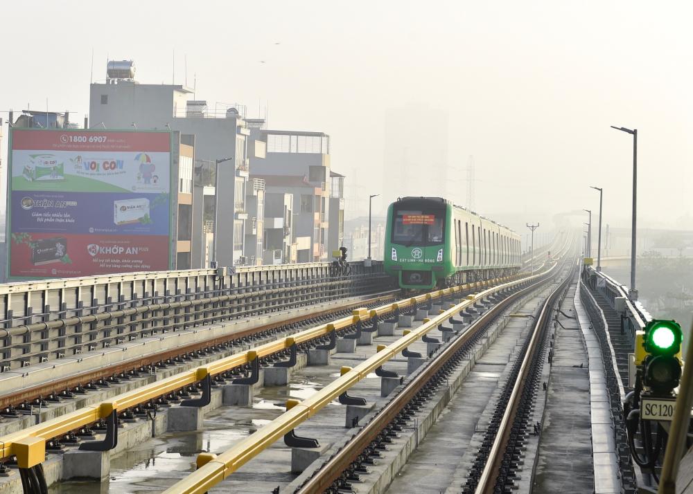 Tàu lăn bánh từ 6h30 sáng. Tàu lăn bánh từ 6h30 sáng.