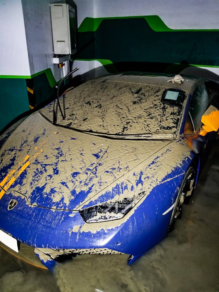Lamborghini Huracan LP610-4 Avio phiên bản giới hạn bị nước lũ nhấn chìm tại Hồng Kông