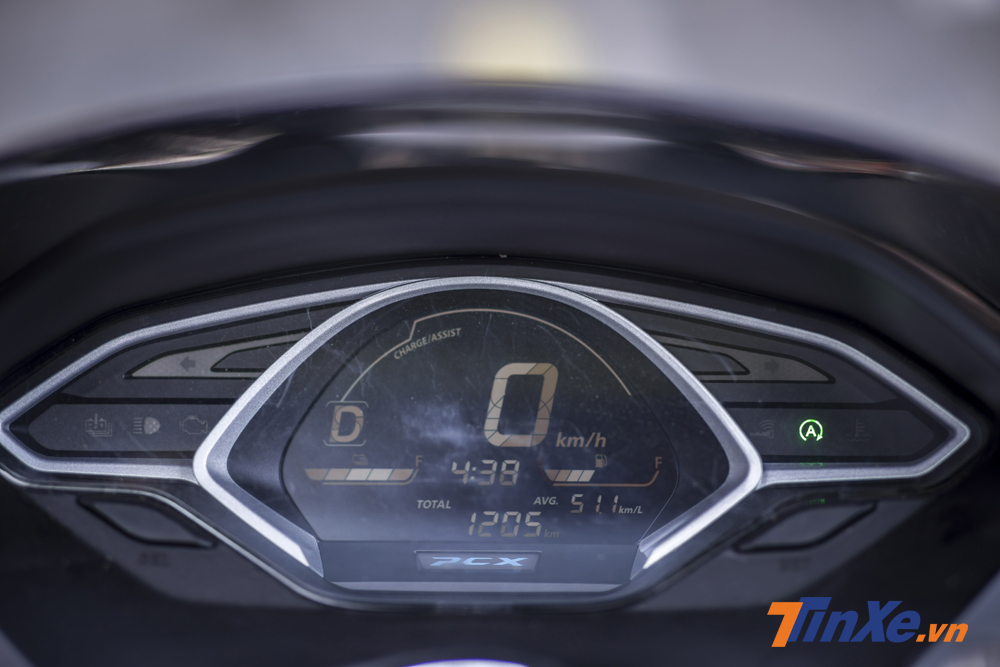 Chế độ lái Idling và Drive đều có sự hỗ trợ của động cơ điện giúp cho xe có sức kéo mạnh mẽ hơn trong những pha đề pa hoặc tăng tốc. Sự khác biệt giữa hai chế độ này chính là ở chế độ D có hỗ trợ tính năng Idling Stop khi dừng xe, còn ở chế độ Idling thì xe sẽ không tự ngắt động cơ. Chế độ lái Idling và Drive đều có sự hỗ trợ của động cơ điện giúp cho xe có sức kéo mạnh mẽ hơn trong những pha đề pa hoặc tăng tốc. Sự khác biệt giữa hai chế độ này chính là ở chế độ D có hỗ trợ tính năng Idling Stop khi dừng xe, còn ở chế độ Idling thì xe sẽ không tự ngắt động cơ.