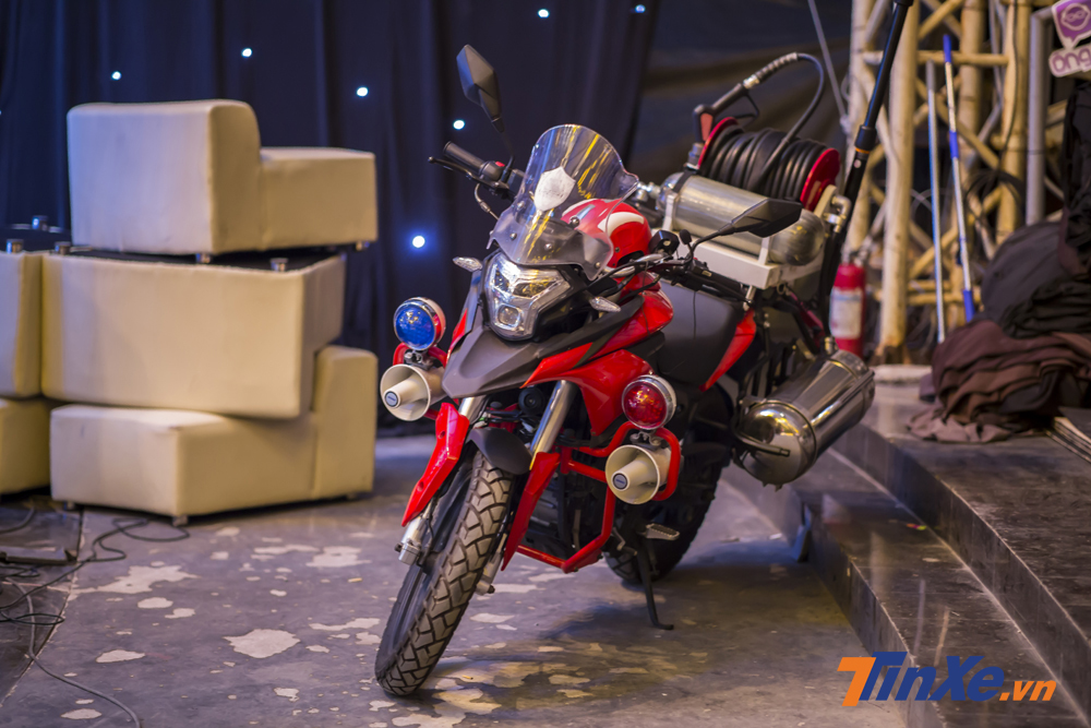 Xe phân khối lớn nhãn hiệu Zongsheng của Trung Quốc được trang bị cho lực lượng cảnh sát phòng cháy chữa cháy Hà Nội. Xe phân khối lớn nhãn hiệu Zongsheng của Trung Quốc được trang bị cho lực lượng cảnh sát phòng cháy chữa cháy Hà Nội.