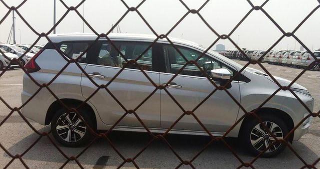 Thị trường sôi động trở lại với hàng loạt ô tô nhập khẩu cập cảng Việt Nam