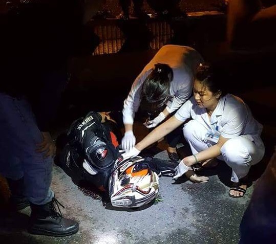 Dù được cấp cứu nhưng biker điều khiển chiếc BMW S1000RR đã tử nạn