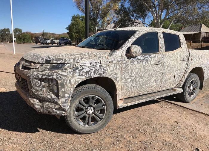 Mitsubishi Triton 2019 bất ngờ “lộ ảnh không che”