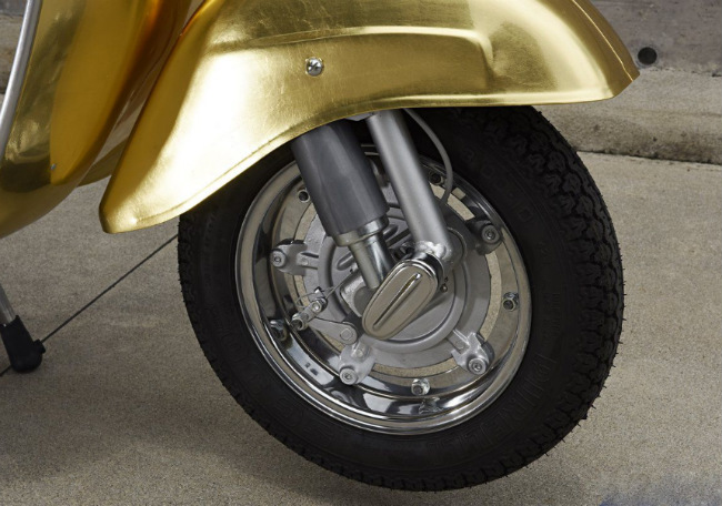 Giảm xóc giò ga ở trước của xe Giảm xóc giò ga ở trước của xe