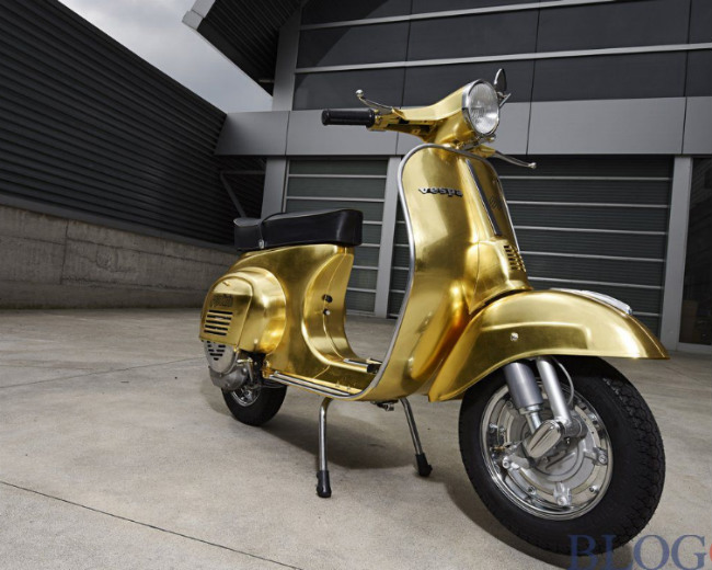 Toàn bộ phần vỏ xe được dát vàng 23k Toàn bộ phần vỏ xe được dát vàng 23k