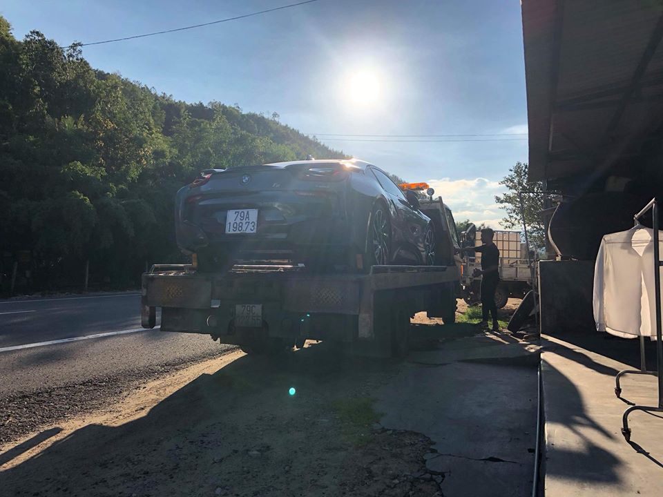 BMW i8 mang biển kiểm soát Khánh Hoà được vận chuyển vào Đà Nẵng