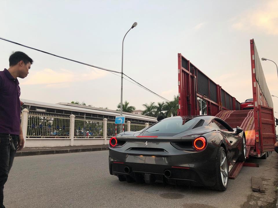 Siêu xe Ferrari 488 GTB từng của Cường Đô-la cũng góp mặt trong đoàn xe khủng chạy từ Đà Nẵng đến Nha Trang