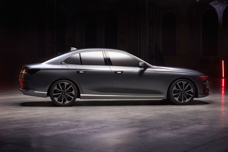 Tỷ lệ kích thước của VinFast Sedan giống với BMW 5-Serie