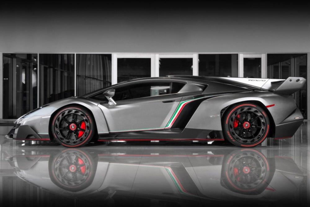 Giá xuất xưởng của Lamborghini Veneno Coupe là 4,5 triệu đô la