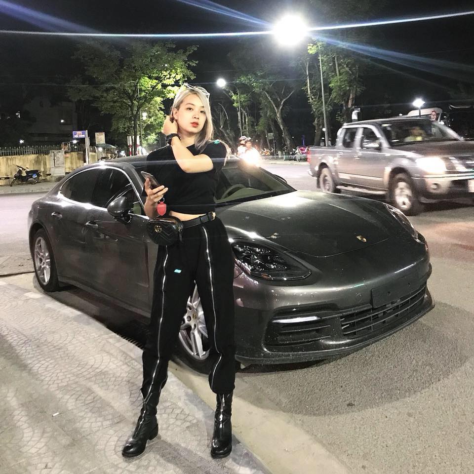 Hoài Thương cùng chiếc Porsche Panamera