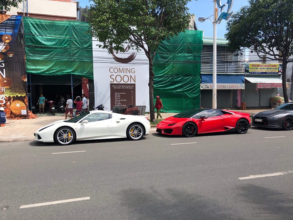 Ferrari 488 Spider, Lamborghini Huracan LP580-2 và Nissan GT-R trước một chi nhánh nhà hàng sắp khai trương của Cường Đô-la và bạn gái tại Vũng Tàu Ferrari 488 Spider, Lamborghini Huracan LP580-2 và Nissan GT-R trước một chi nhánh nhà hàng sắp khai trương của Cường Đô-la và bạn gái tại Vũng Tàu