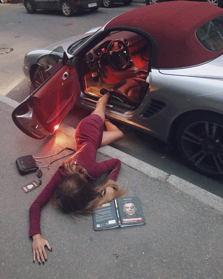 Trào lưu ngã sấp mặt của hội con nhà giàu thế giới đang gây sốt thời gian vừa qua