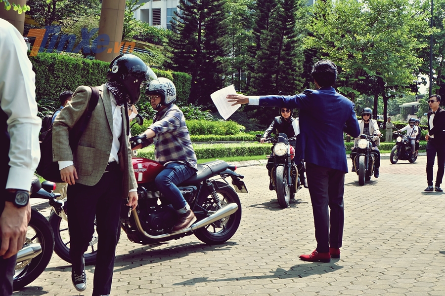 Vào đến khu vực tổ chức sự kiện, ban tổ chức hướng dẫn và sắp xếp khu vực để xe rất khoa học