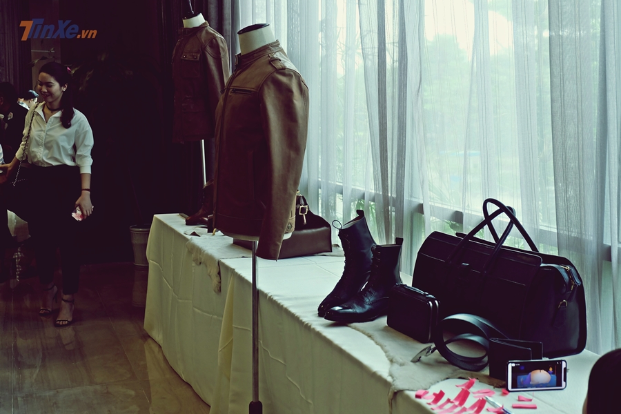 Những vật phẩm đậm chất cổ điển được mang ra đấu giá gây quỹ