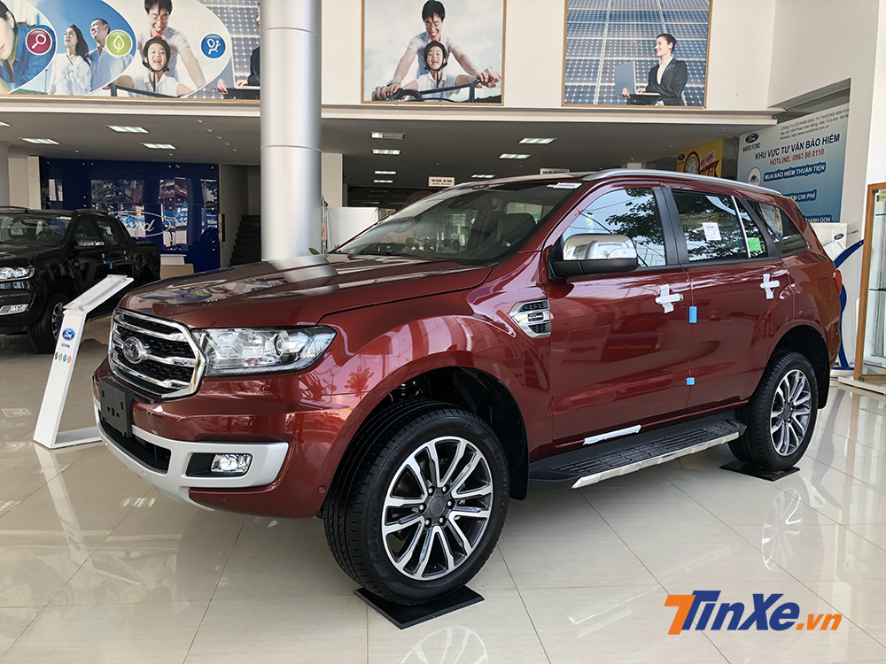 Ngoại thất cơ bắp mang đậm chất Mỹ của Ford Everest mới.