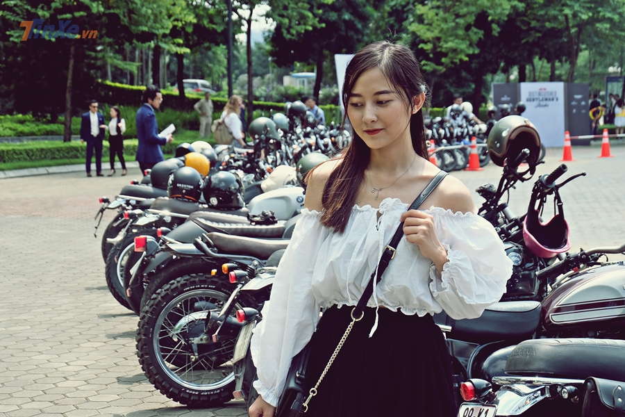 Tạo dáng cùng những chiếc xe cổ điển Tạo dáng cùng những chiếc xe cổ điển